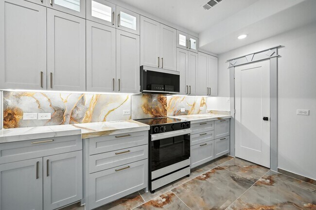 Building Photo - ***936 Elwood Duplex***