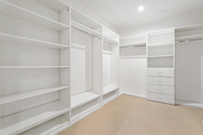 Building Photo - 225 S Hamilton Dr