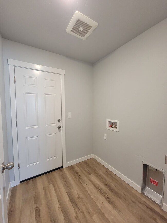 Building Photo - 1004 Creer Way