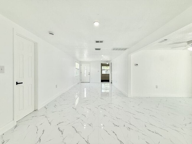 Building Photo - 2712 60th Ave N