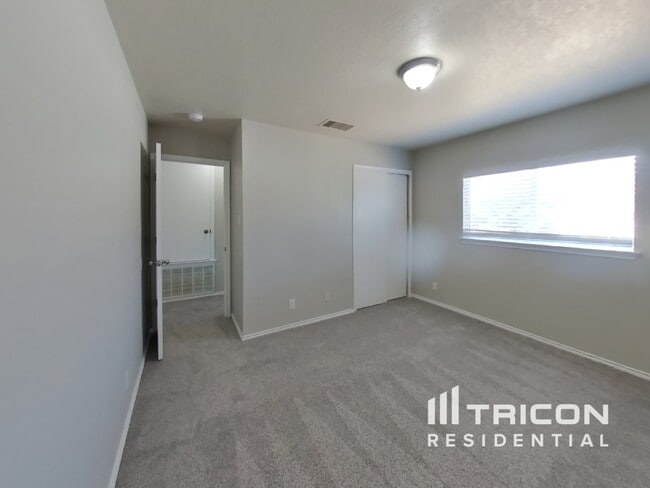 Building Photo - 8015 Palmetto Pl