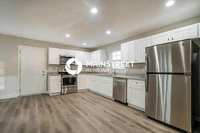 Building Photo - 3 Bedroom Pet-Friendly Home in OAK RIDGE, TN with Main Street Renewal