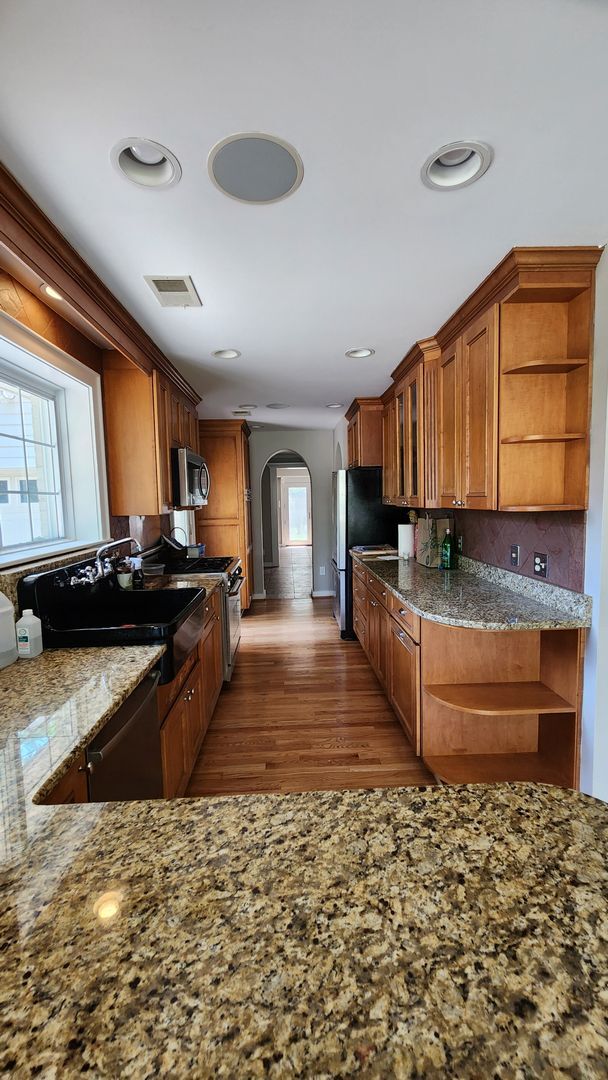 Building Photo - Rare Opportunity In Belle Haven Neighborhood - Yard Work Included in Rent