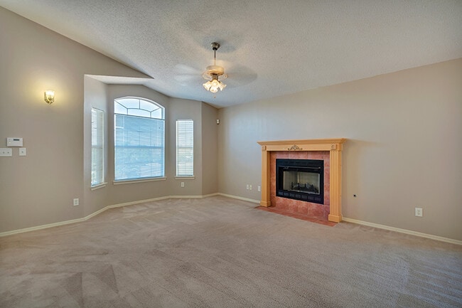 Building Photo - 1417 Plaza Verde Dr