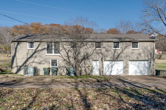 Building Photo - Move-In Ready One-Side-of-a-Duplex Home Mi...