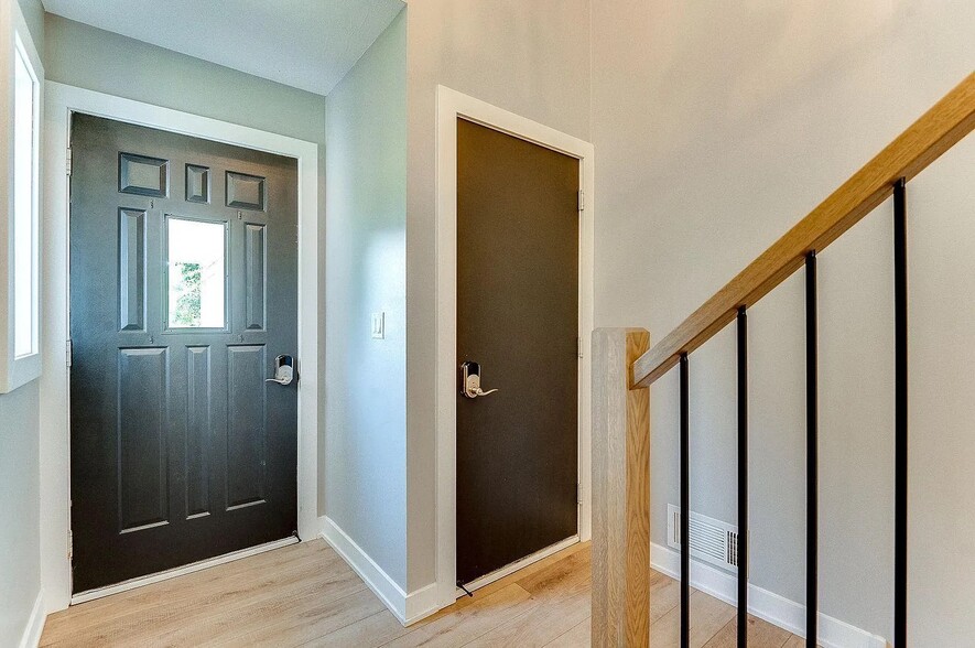 Building Photo - 13956 Brunswick Ave S