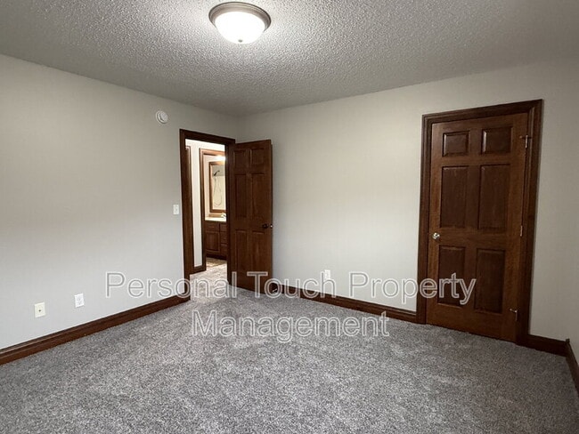 Building Photo - 3677 Polk St S