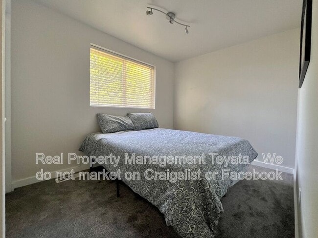 Building Photo - 2215 Wildflower Way