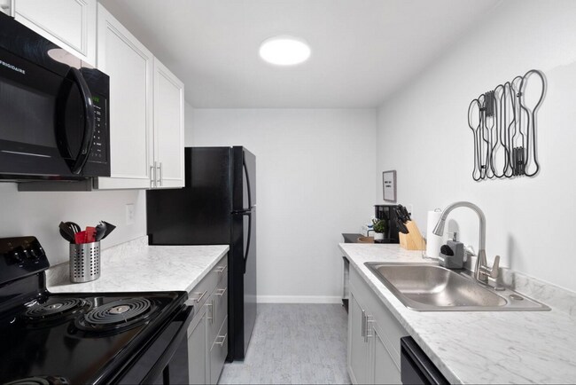 Building Photo - 5501 Pershing Ave