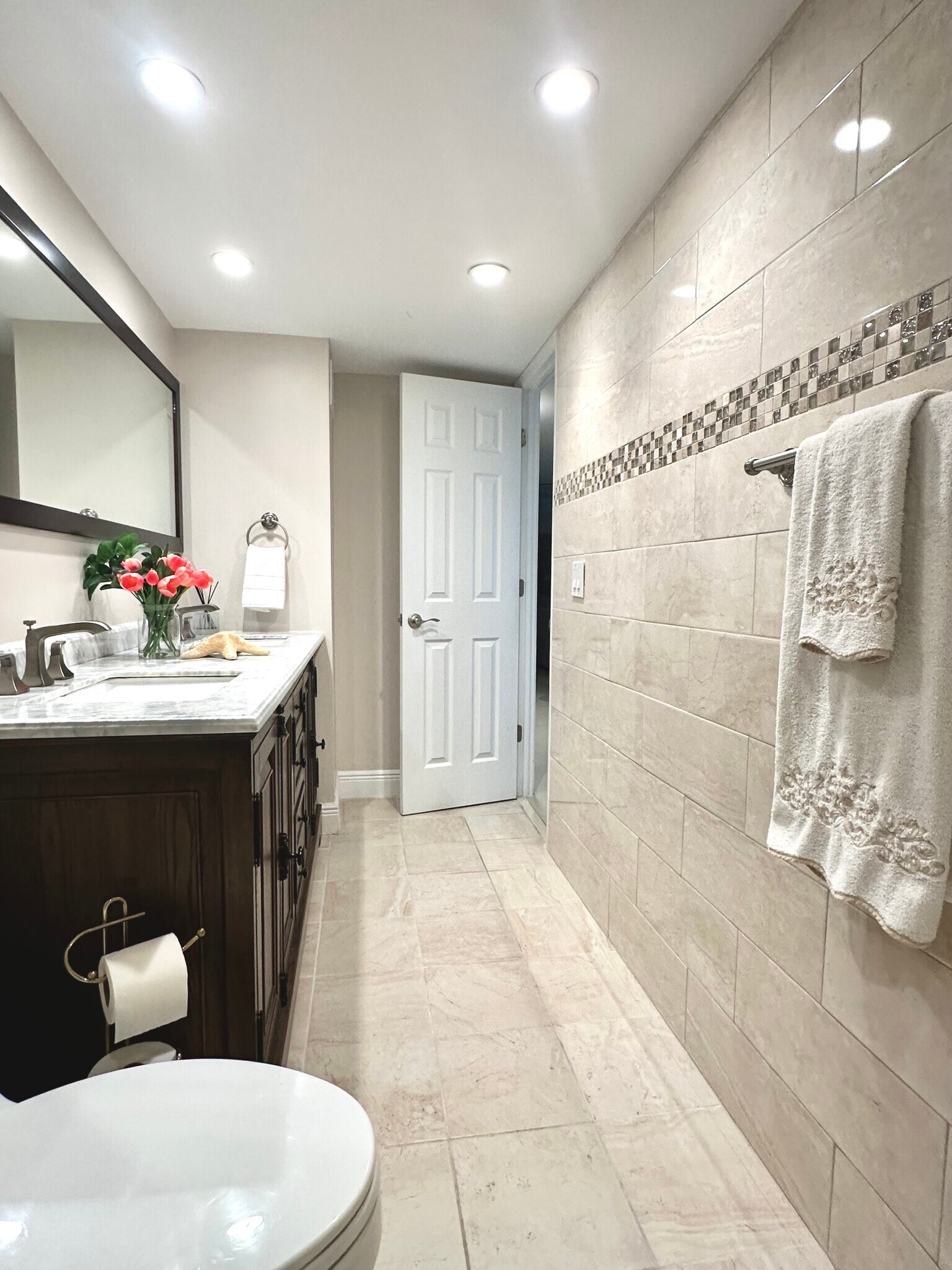 guest bath - 2841 N Ocean Blvd
