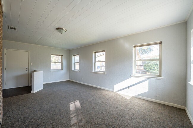Building Photo - Charming 3-Bedroom Rental Near Lake Ray Hubbard.