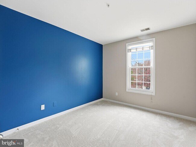 Building Photo - 4667 Longstreet Ln
