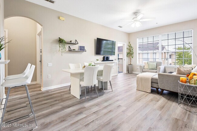 Building Photo - 7990 Baymeadows Rd