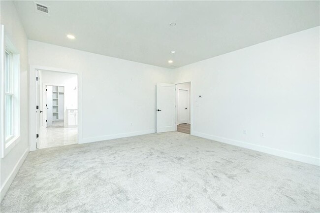 Building Photo - 3604 Pineview Cir NW
