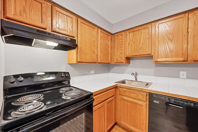 Building Photo - Stunning 2BR/1BA Condo Steps from Cheesman Park!