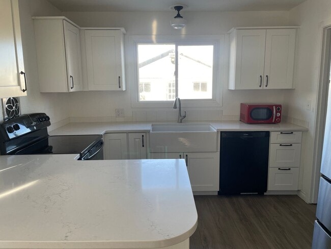 Building Photo - Updated 3 Bedroom 1 Bath home of Rent!!
