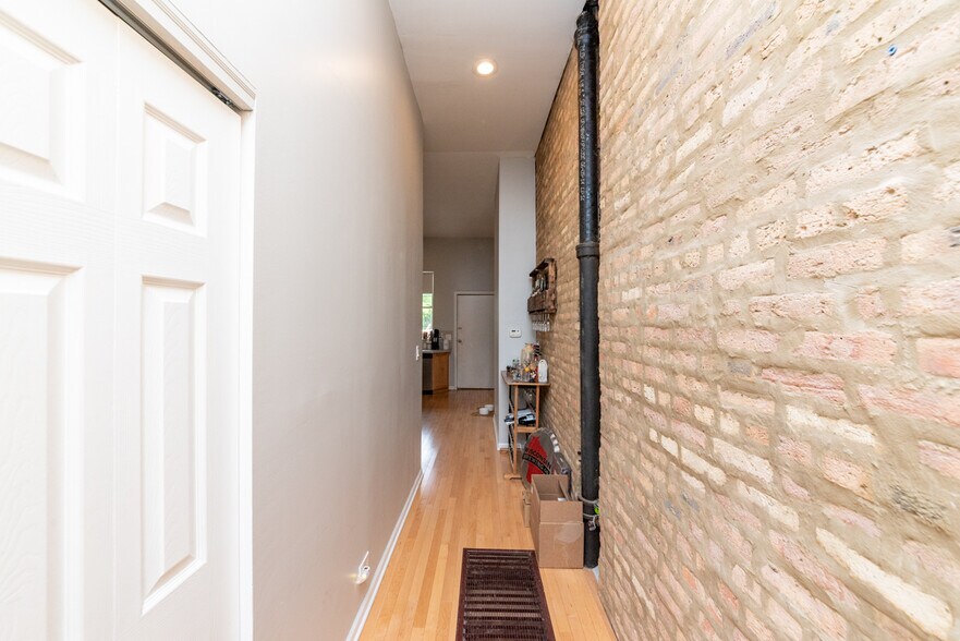Building Photo - 1350 N Wolcott Ave