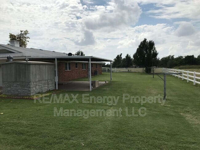 Building Photo - 4501 E Silver City Ridge