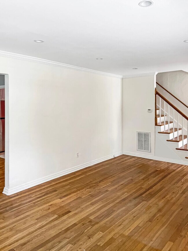 Building Photo - Holiday Special! Majestic single-family home!!! – No Application Fee This Season!