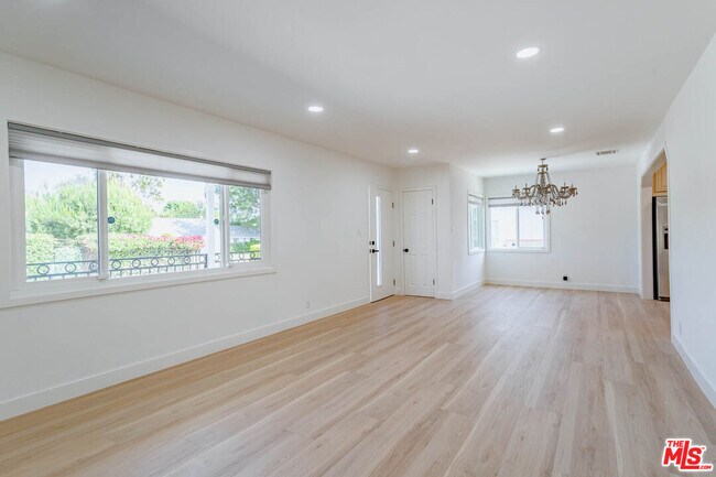 Building Photo - 6627 Ranchito Ave