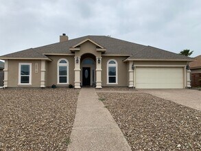 Building Photo - 4 Bedroom 3 Bath on the Island