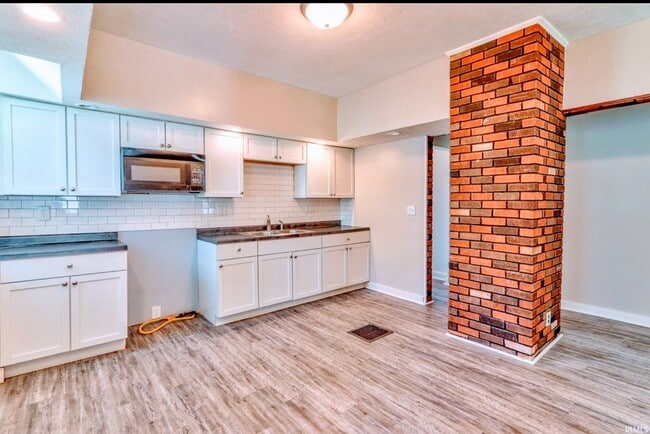 Building Photo - 1263 Washington Ave