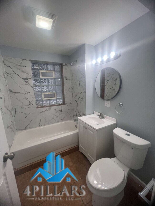 Building Photo - "Cozy 1-Bedroom Duplex Gem on Sohl Avenue - Plenty of Comfort!"