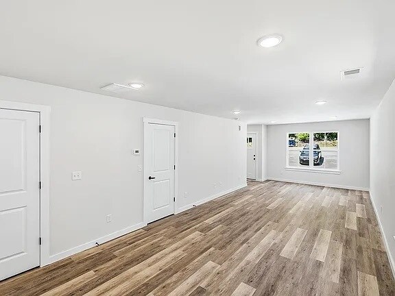 Building Photo - 259 Vanderbilt Rd