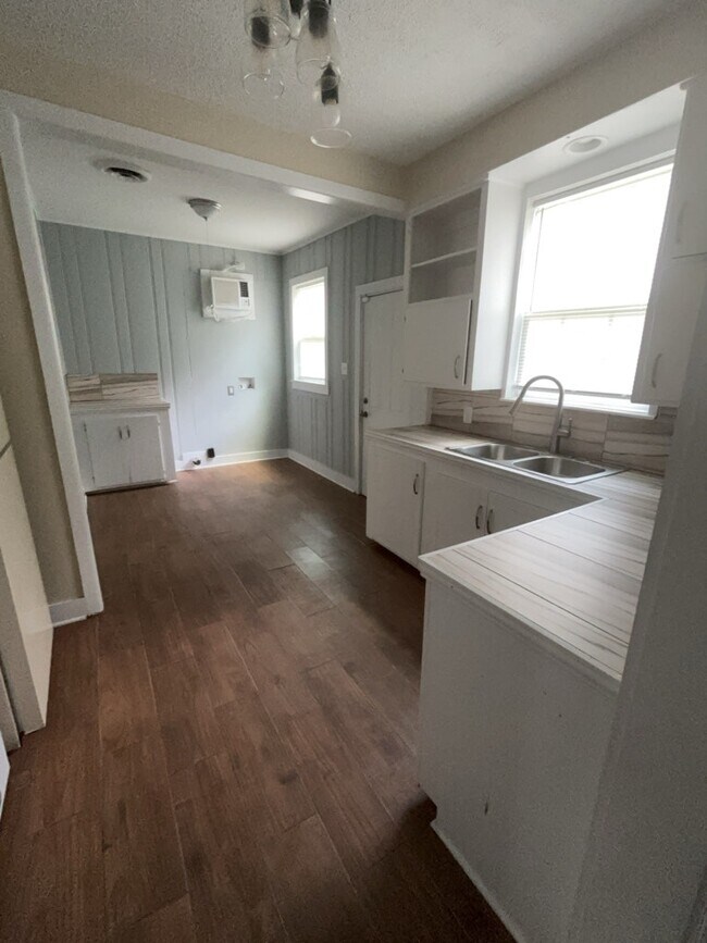Building Photo - 131 Grandview Cir
