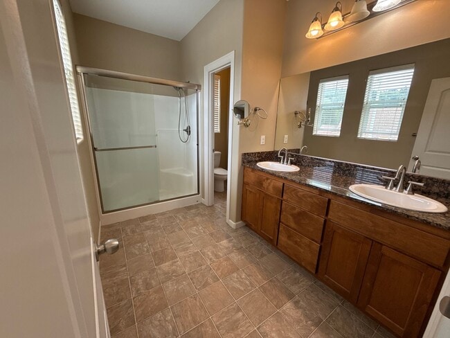 Building Photo - Beautiful 3 Bedroom  2.0 Bathroom Home in ...