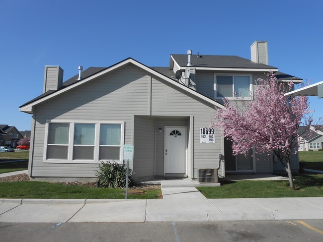 Building Photo - Pinehurst Townhomes