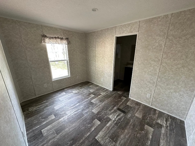 Building Photo - 55099 Zweifel Rd