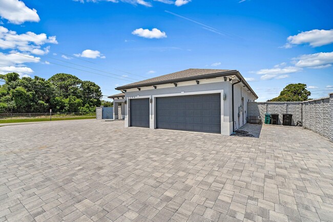 Building Photo - 2298 SE Pear Ln