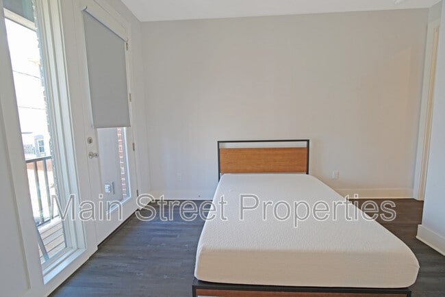 Building Photo - 379 S Clubbs St