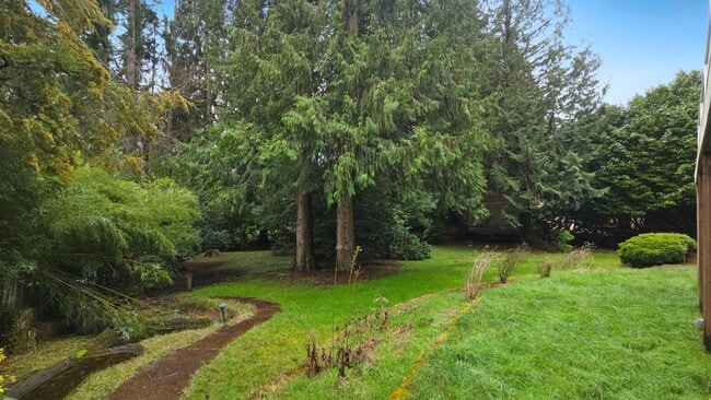 Building Photo - Beautifully Remodeled Bellevue Home in Prime Location