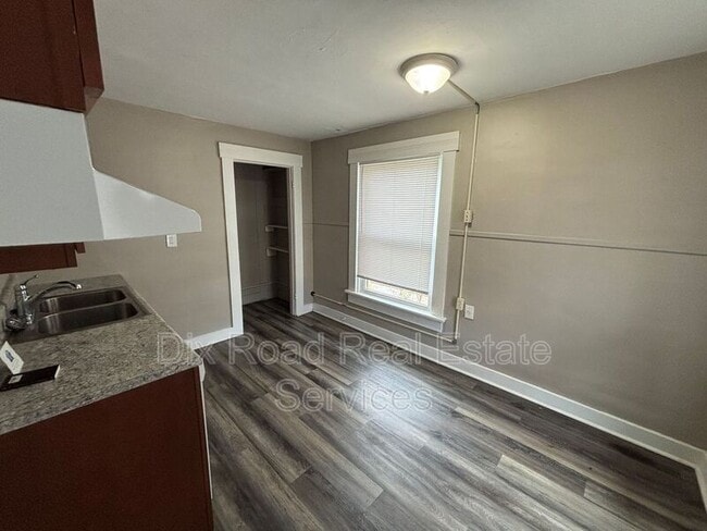 Building Photo - 335 Watervliet Ave