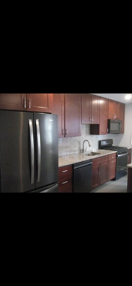 Building Photo - 702 S Darien St