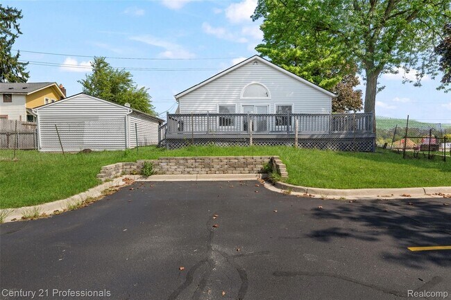 Building Photo - 3621 Livernois Rd