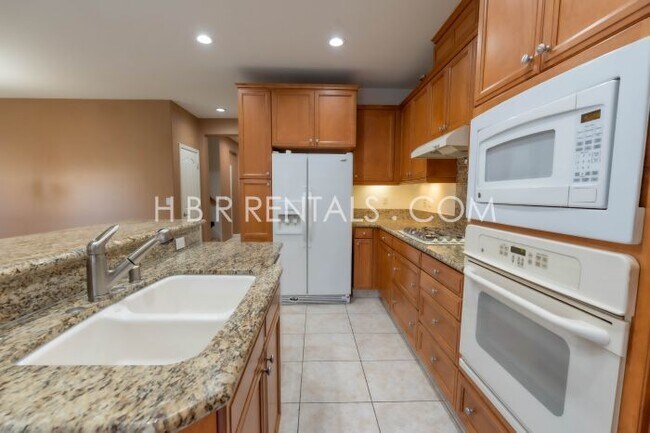 Building Photo - Charming 3-Bed, 3-Bath with 2,037 Sq Ft of Comfort in Mountain House!