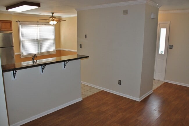 Building Photo - Adorable 3-Bedroom Ranch w/Community Pool,...