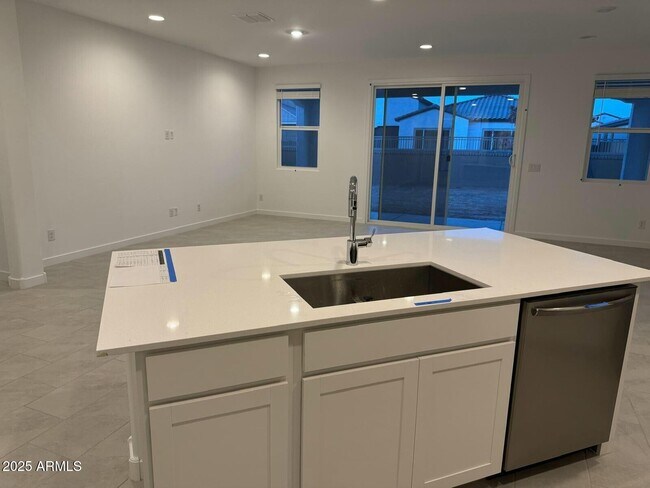 Building Photo - 3300 E Ranchhand Dr