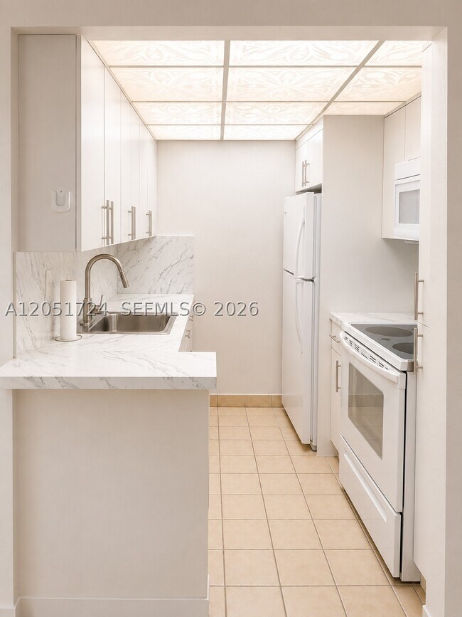 Building Photo - 10738 N Kendall Dr