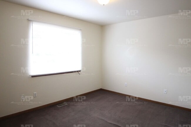 Building Photo - 520 S Howes St