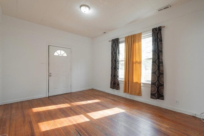 Building Photo - 1323 Columbia St