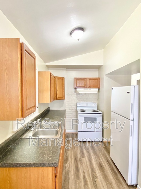 Building Photo - 710 72nd St