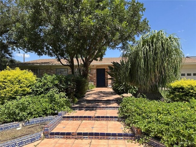 Building Photo - 41 Redbud Ave