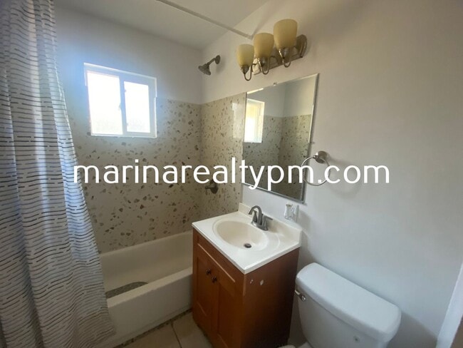 Building Photo - Charming 3 bedroom, 2 bathroom home locate...