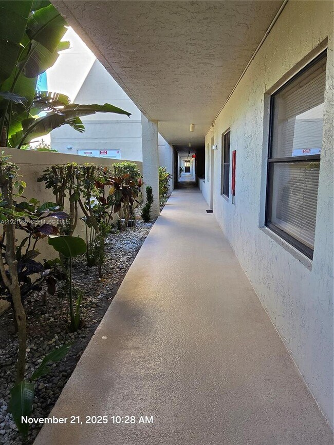 Building Photo - 2900 NW 42nd Ave