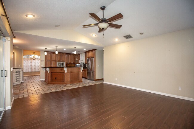 Building Photo - FOR RENT!!! STUNNING AND SPACIOUS 5 BEDROOM SINGLE FAMILY HOME...