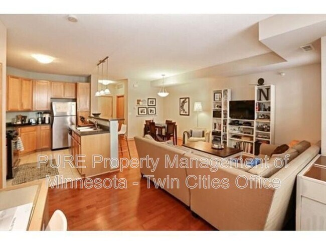 Building Photo - 2565 Franklin Ave